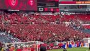 很震撼!世俱杯赛场上浦和红钻球迷的应援