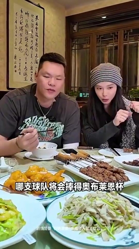 朱芳雨此前曾预测骑士今年夺冠,美娜疑惑:啥玩意?骑士?😂